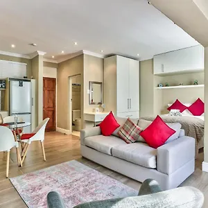  Apartment Fairmile On Main